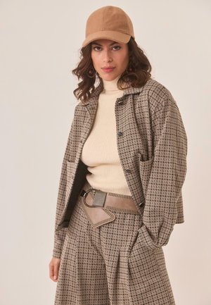 PATA DE GALLO BOLSILLOS - Chaqueta fina - camel