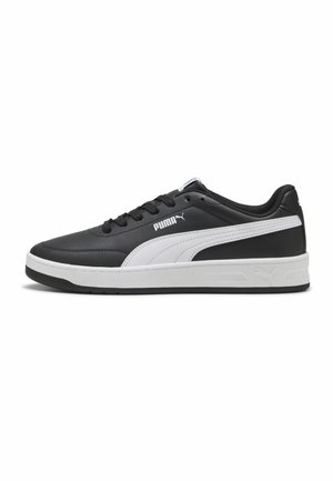 Schwarz-weißer Puma Low-Top-Sneaker mit weißer Sohle, schwarzen Schnürsenkeln und Puma-Logo an der Seite und Ferse.