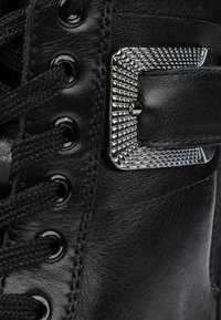 Marco Tozzi Stivaletti con plateau - black
