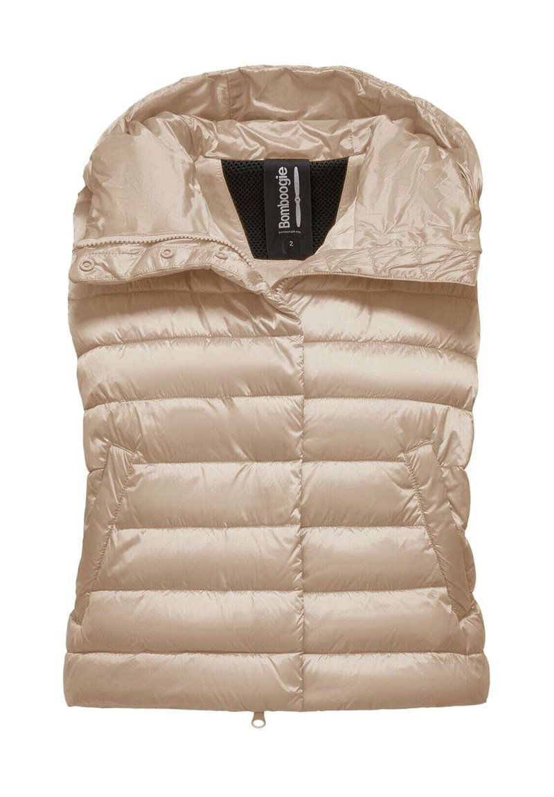 Gilet piumino beige con colletto alto, bottoni a pressione e design trapuntato. Presenta un rivestimento in rete e una linguetta di estrazione all'orlo.