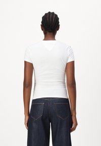 Tommy Jeans LINEAR TEE 2 PACK - Jednoduché tričko - ballet/white