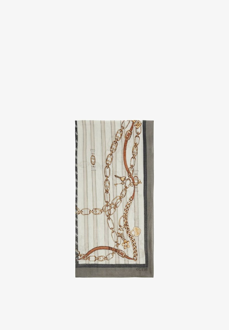 Pañuelo cuadrado ligero que presenta tonos beige y gris, con un patrón de cadenas y correas. Acabado texturizado; logo "GUESS" en la esquina.