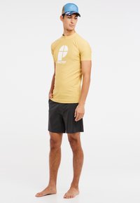 Protest RASHGUARD SHORT SLEEVE - T-shirt print - butteryellow