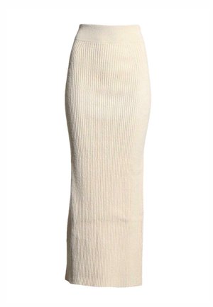 Jupe crayon en tricot côtelé couleur crème, taille haute et longueur cheville.