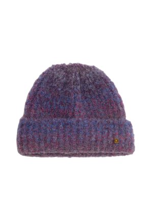 Bonnet tricoté dans des dégradés de violet et de bleu, présentant une surface texturée et un revers replié avec une petite étiquette de logo.