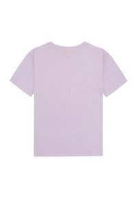 Camiseta de manga corta en algodón de color lavanda claro. Cuello redondeado, diseño sencillo, textura suave, sin patrones ni acentos visibles.