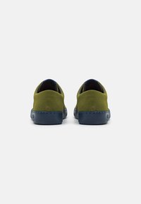 Camper PEU TOURING - Tenisice - green