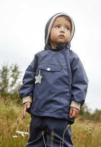 MINI A TURE MATWAI SPRING JACKET UNISEX - Veekindel jope - ombre blue