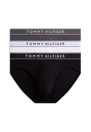 Trois slips pour hommes Tommy Hilfiger empilés, en noir, blanc et gris, avec des ceintures de marque aux couleurs contrastées.