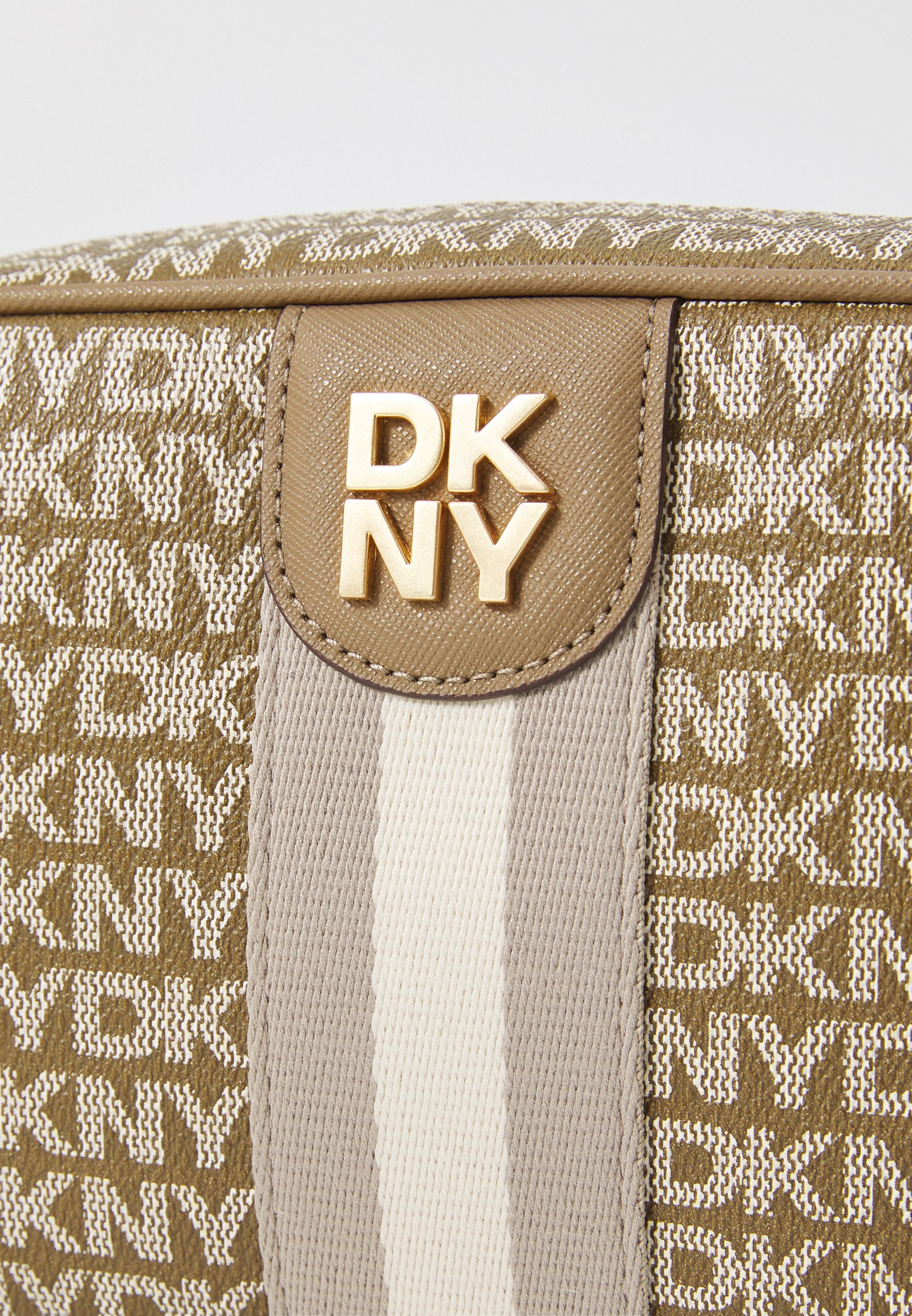 【希少】90s DKNYレザーウエストポーチ アンティークゴールド金具 スクエア 荷物がたくさん入って使いやすいコンテナボディバッグ / 革鞄のHERZ