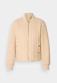 Veste bomber matelassée beige avec coutures verticales, fermeture éclair devant, poches à boutons-pression, col et poignets côtelés.
