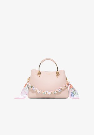 Sac à main Aldo en cuir rose clair avec poignées en métal doré et une écharpe fleurie tressée dans la bandoulière en chaîne détachable.