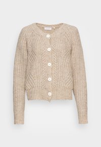 Beige stickad cardigan med kabelmönster, rund halsringning, långa ärmar, ribbade manschetter och fem vita knappar fram.
