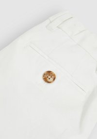 Reiss REISS WICKET CASUAL CHINO SHORTS - Pantalones chinos - white