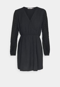 Schwarzes Kleid mit Wickeldesign, ausgestattet mit langen strukturierten Ärmeln. Aus weichem Stoff gefertigt, hat es einen elastischen Bund für eine figurbetonte Passform.