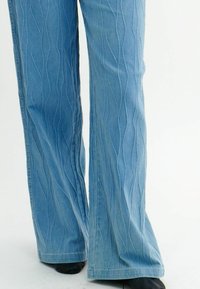 Résumé Traperice ravnih nogavica - medium denim