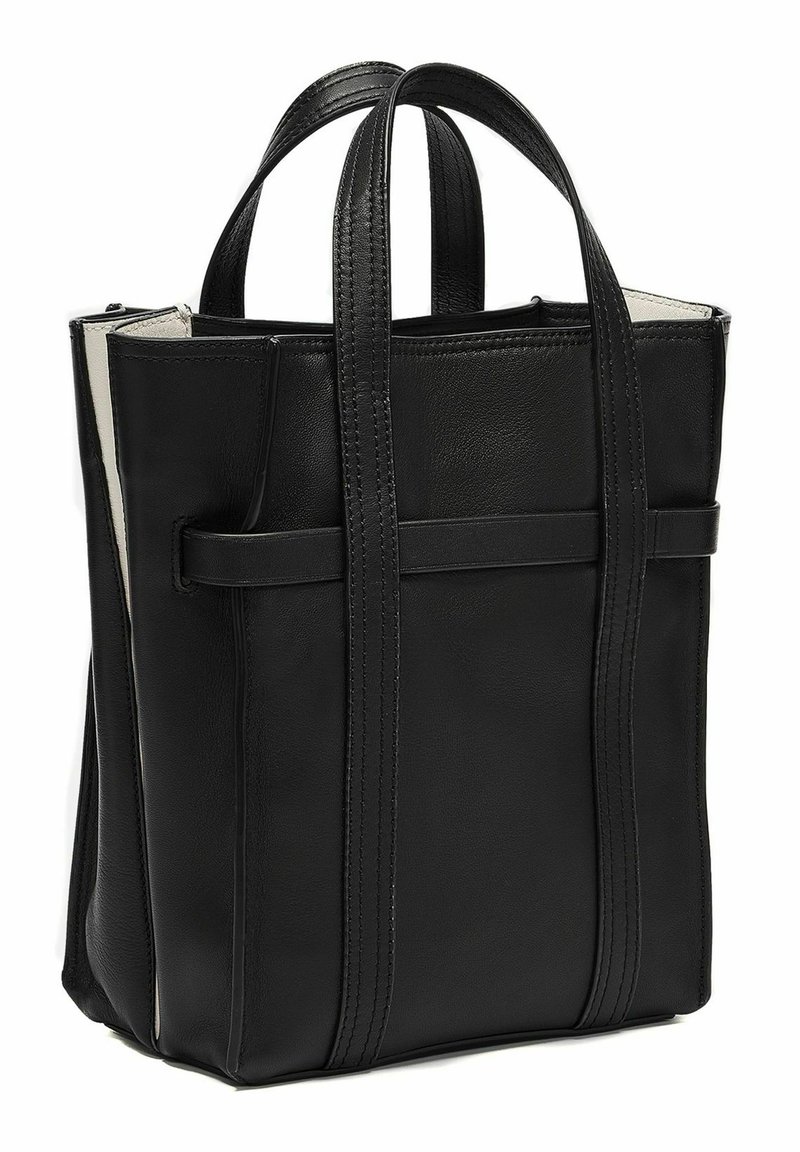 Schwarze Ledertasche mit zwei stabilen Griffen, vertikalen Nähten und einer strukturierten Form. Offene Oberseite mit einem kontrastierenden Innenraum.