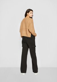Urban Classics - WIDE - Svetr - taupe - 4