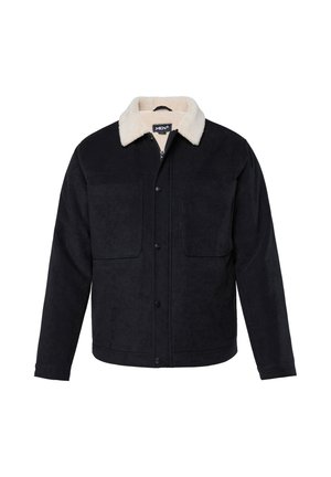 Giacca blu navy con colletto in morbido sherpa crema, chiusura a bottoni frontale, due ampie tasche sul petto e finitura in tessuto testurizzato.