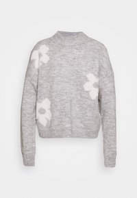 Maglione grigio con collo alto e vestibilità over-size, caratterizzato da motivi floreali bianchi sul davanti e un tessuto morbido e testurizzato.
