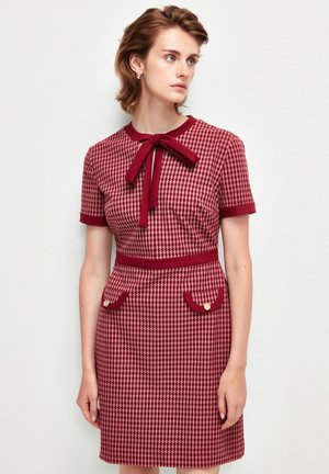 DETAIL - Day dress - plaid burgundy