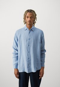 GAP Ing - distant blue