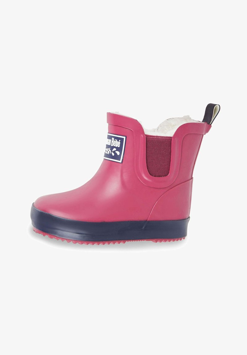 Botte en caoutchouc rose avec une semelle marine, dotée d'une doublure blanche confortable et d'un panneau élastique bordeaux. Comprend une languette pour un enfilage facile.