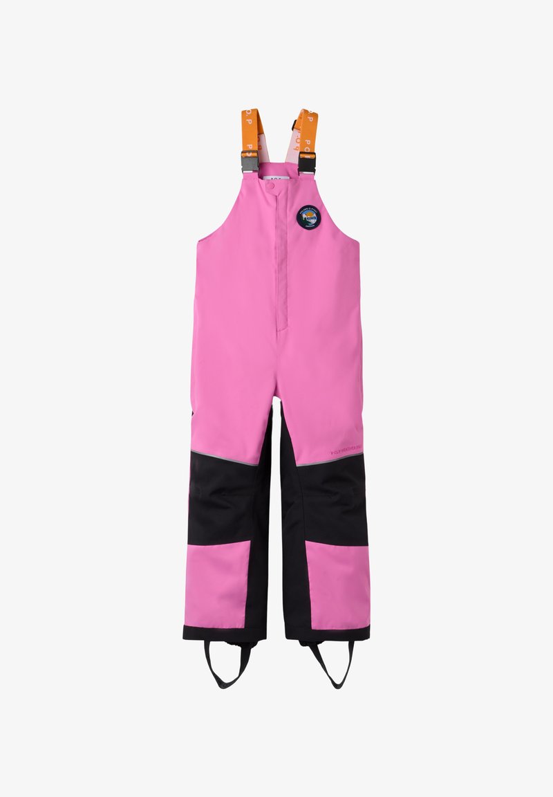 Rosa vandtæt overall med sorte detaljer, justerbare orange stropper, frontlynlås og reflekterende striber på benene for synlighed.