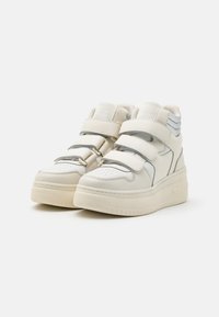 Tommy Jeans RETRO BASKET CHUNKY mleczny