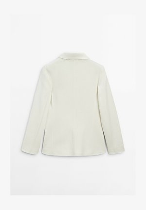 Witte blazer met lange mouwen en kraag, weergegeven vanaf de achterkant op een effen witte achtergrond.