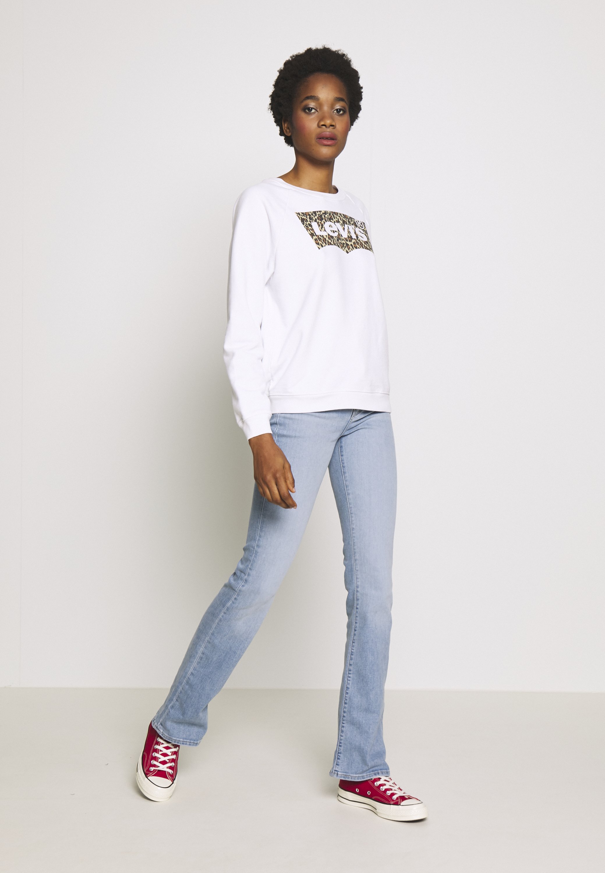 Levi's® RELAXED GRAPHIC CREW Sweatshirt white Zalando.at Das Levis ® Relaxed Graphic Crew Sweater ist ein Basic, wie