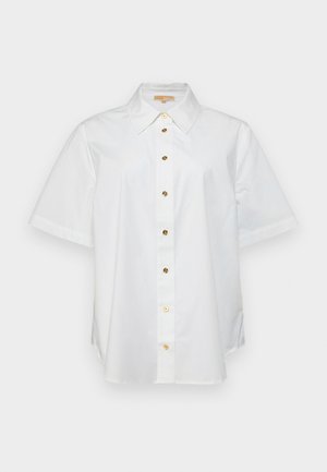 Camicia bianca a maniche corte in cotone, con colletto e chiusura frontale con bottoni dorati. Fessure laterali all'orlo.