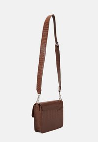 HVISK CAYMAN POCKET TRACE - Torba čez telo - tawny brown