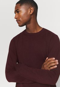 Selected Homme SLHBERG CREW NECK - Camisola - winetasting melange