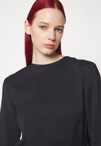 032c SHORT EVENING DRESS - Robe de soirée - dark plum