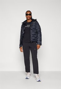 Peak Performance HELIUM UTILITY HOOD JACKET - Gewatteerde jas - black