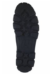 Suela de goma negra con un patrón texturizado que presenta agarres circulares y en forma de cruz, logo embellecido cerca del talón y un diseño de banda de rodadura profunda.