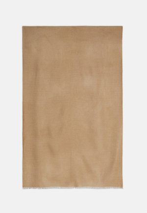 Zachte, rechthoekige sjaal in kamelkleur met subtiele franjes aan de onderkant, op een effen witte achtergrond.