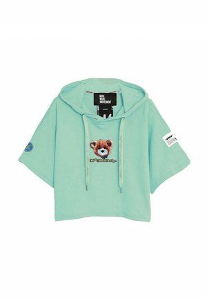 Sudadera corta color verde menta con un gran gráfico de un oso, capucha, mangas cortas y cordones. Presenta un parche de marca en la manga.