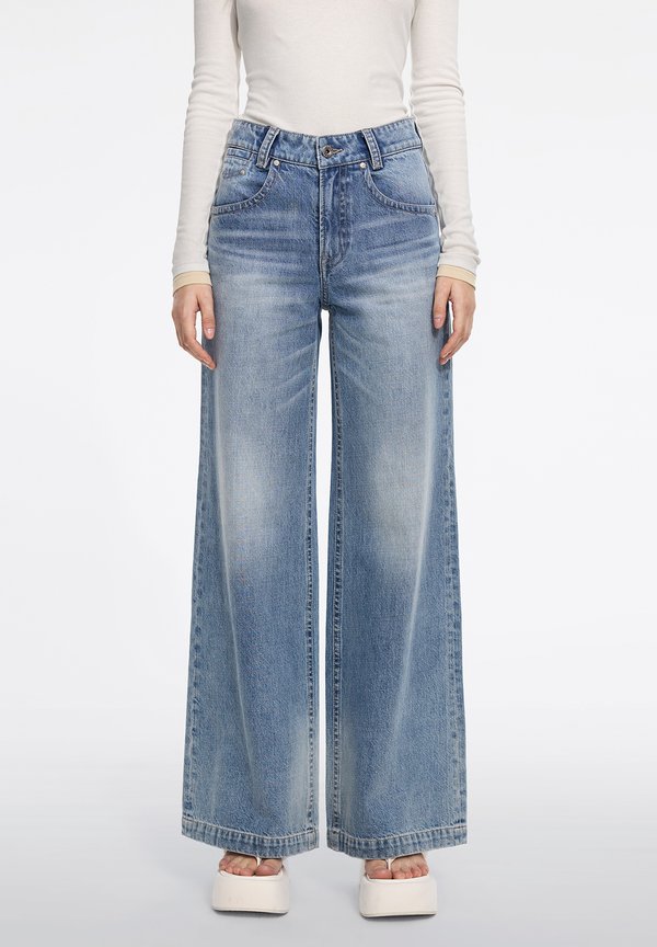 Flared Jeans