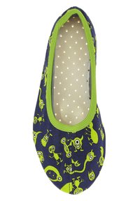Leicht slip-on Schuh aus Canvas in Marineblau mit limonengrünen Akzenten. Verfügt über ein gepunktetes Innenfutter und bunte Cartoon-Monster-Muster auf der Außenseite.