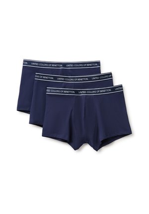 Drei marineblaue Boxershorts mit dem Text "United Colors of Benetton" am Bund, übereinander auf einem weißen Hintergrund angeordnet.