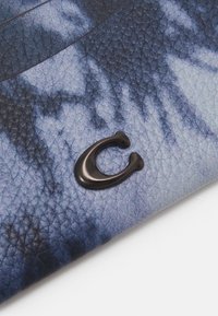 COACH FLAT CARD CASE IN TIE DYE PRINTED - Pénztárca - midnight navy/multi