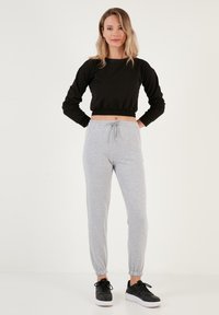 LELA Treniņtērpa apakšdaļas - grey melange