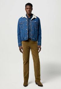 Wrangler TEXAS - Vaqueros rectos - kangaroo