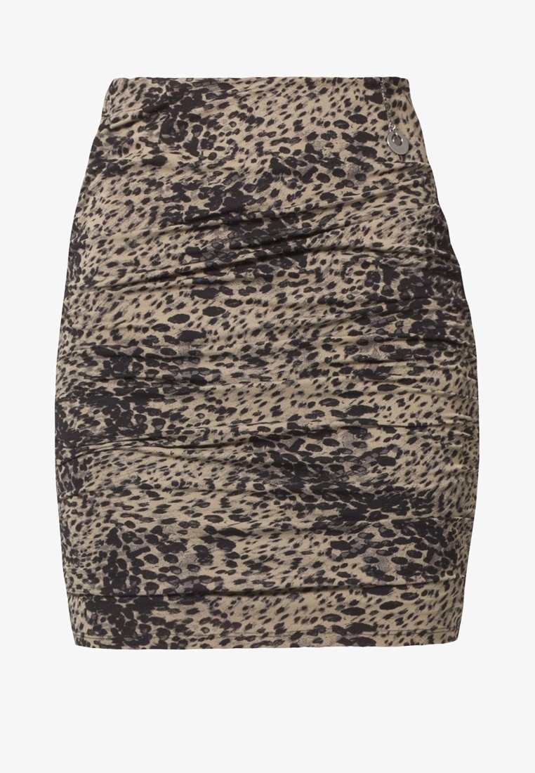 Mini-jupe froncée imprimé léopard beige et noir avec un petit détail en métal près de la ceinture.
