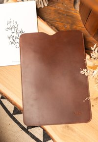 Gusti Leder LUCIO L - Computertasker - braun