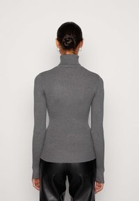 Gina Tricot Sweter