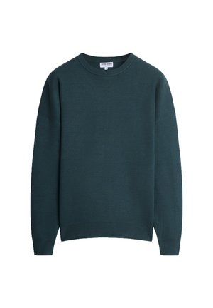 Suéter de punto verde oscuro con cuello redondo, hombros caídos y dobladillo acanalado. Hecho de una tela suave, cuenta con un diseño simple y relajado.