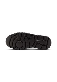 Czarna gumowa podeszwa buta z teksturowanym wzorem bieżnika, zawierająca okrągłe i kątowe rowki zapewniające przyczepność i stabilność. Obecny wyraźny detal z logo.